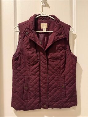 NEVER WORN G.H. Bass & Co. Quilted Vest in Wine